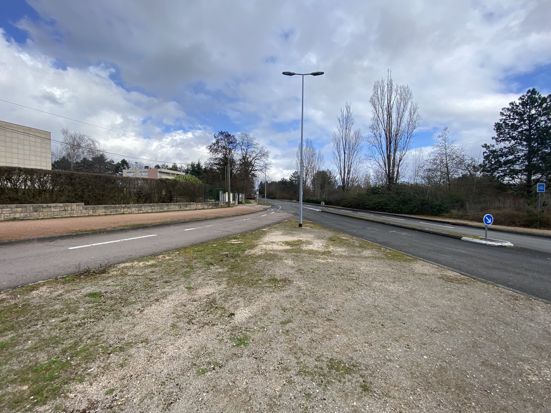 Le carrefour et son shunt de voirie, à réorganiser